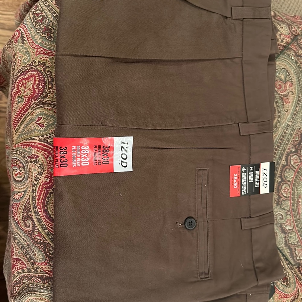 New with tags izod men’s brown pants 38wx30l double pleat wrinkle free stretch
